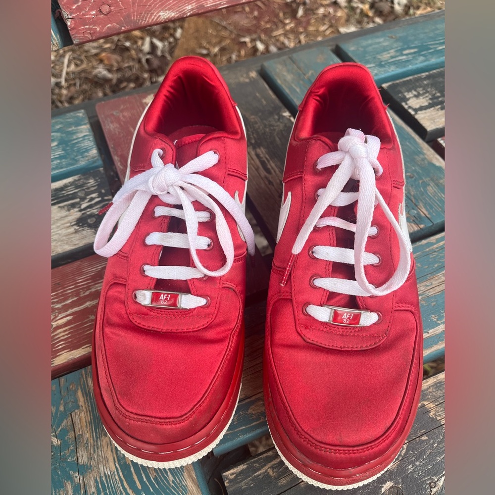 Nike AF1 Air Force 1 Women Sneaker Size 7.5 Valentines Red Shoes 315115-611